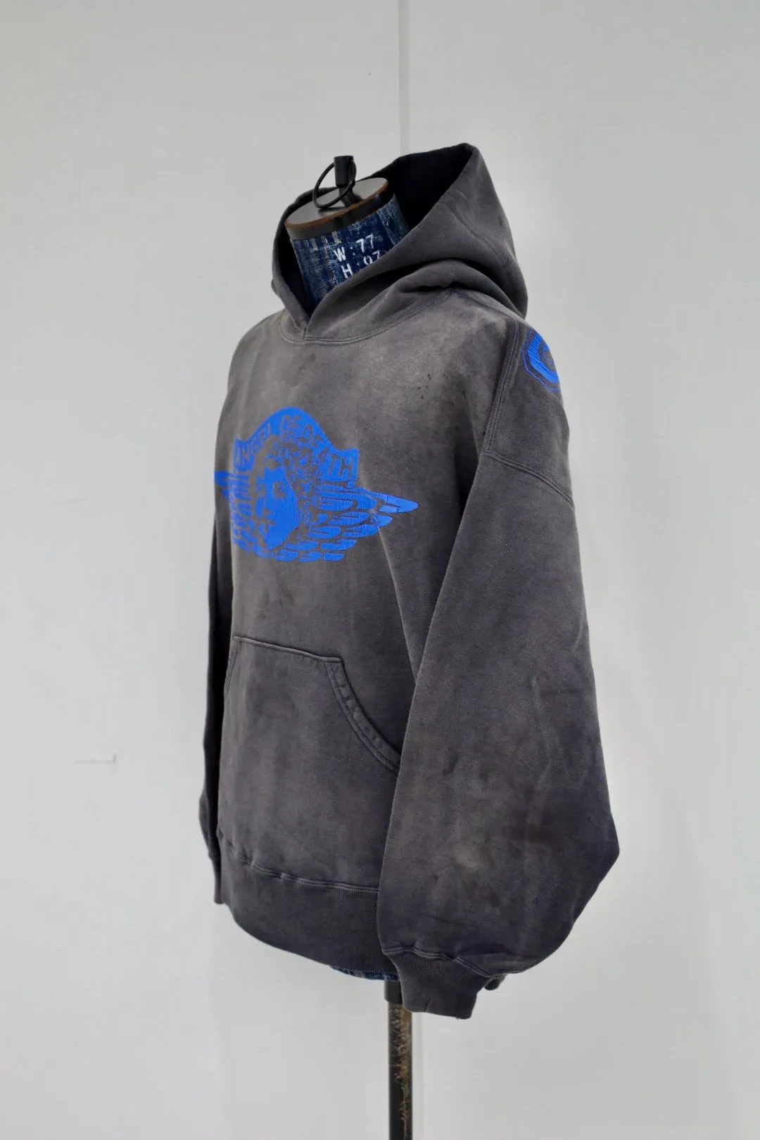 SAINT Mxxxxxx HOODIE/ANGEL/BLK 25 years new angel rebirth washed hoodie, washed black S-XL 25 years new version, revised many times, the version is more pure! Heavy washing water spray fading process, stronger distressing effect, handmade wormhole destruction treatment, genuine level distressed crack printing
